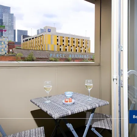 Manchester City Centre Apartment by Hedgerow Properties-3